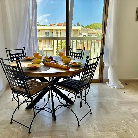 Eden Park Your Host Helper *