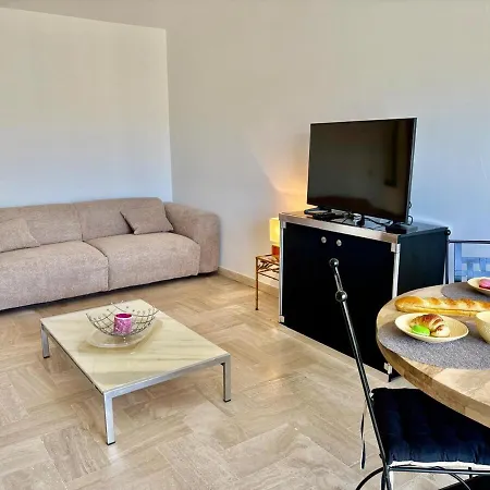 Eden Park Your Host Helper