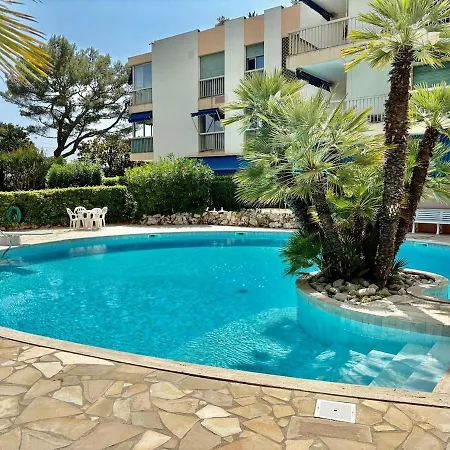 Eden Park Your Host Helper