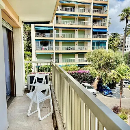 Eden Park Your Host Helper Cannes